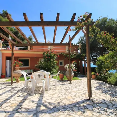 Takis On A With Private Garden And Sea View 아파트