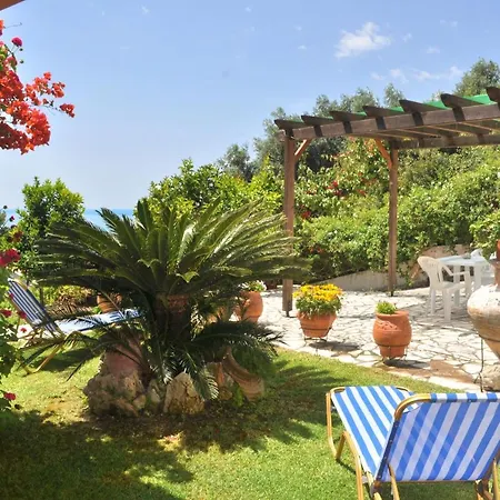 Takis On A With Private Garden And Sea View Appartement Pelekas