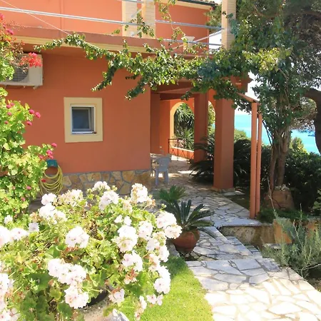 Appartement Takis On A With Private Garden And Sea View Pelekas