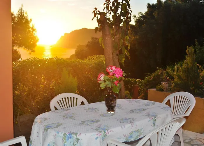 Takis On A With Private Garden And Sea View Appartamento