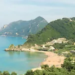Appartement Takis On A With Private Garden And Sea View *