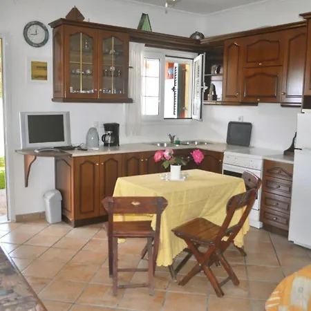 Takis On A With Private Garden And Sea View Appartement Pelekas