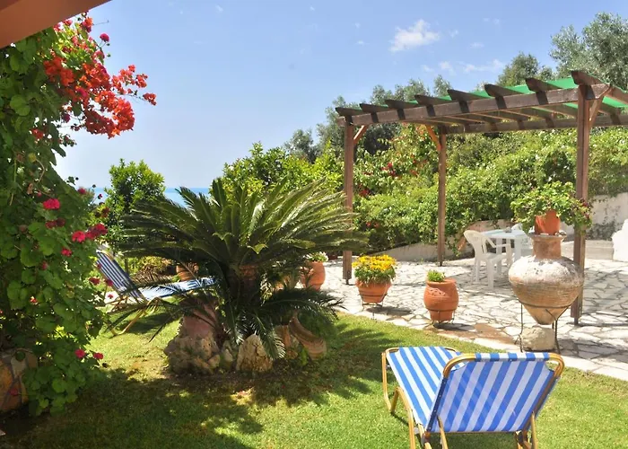 Takis On A With Private Garden And Sea View Daire Pelekas