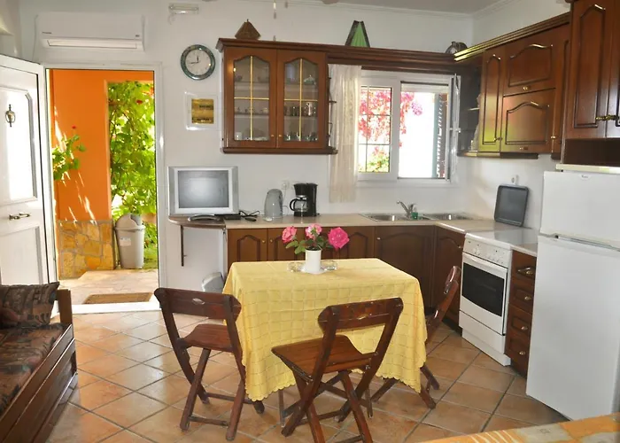 Takis On A With Private Garden And Sea View Daire *