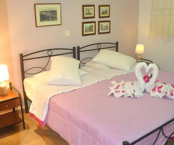 Daire Takis On A With Private Garden And Sea View *