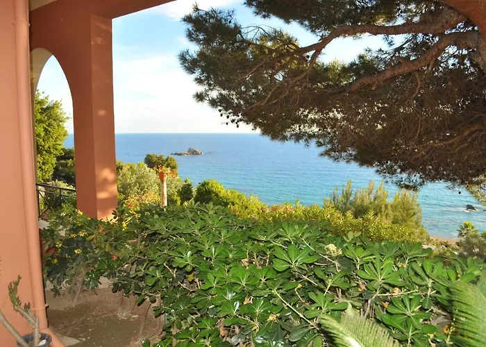 Takis On A With Private Garden And Sea View Daire Pelekas